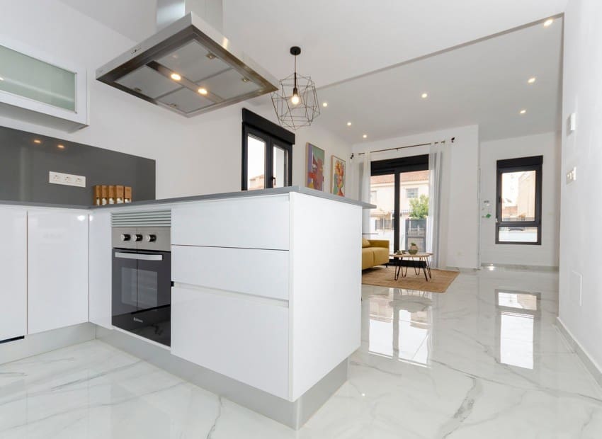 3 slaapkamer Villa te koop in Torrevieja met zwembad - € 409.000 (Ref: 8825666)