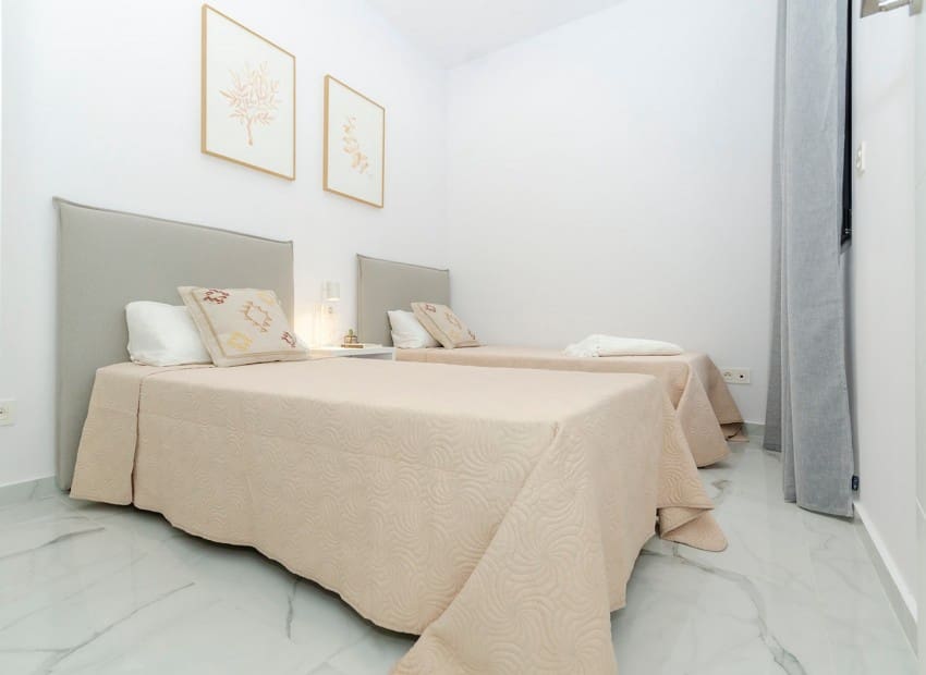 3 slaapkamer Villa te koop in Torrevieja met zwembad - € 409.000 (Ref: 8825666)