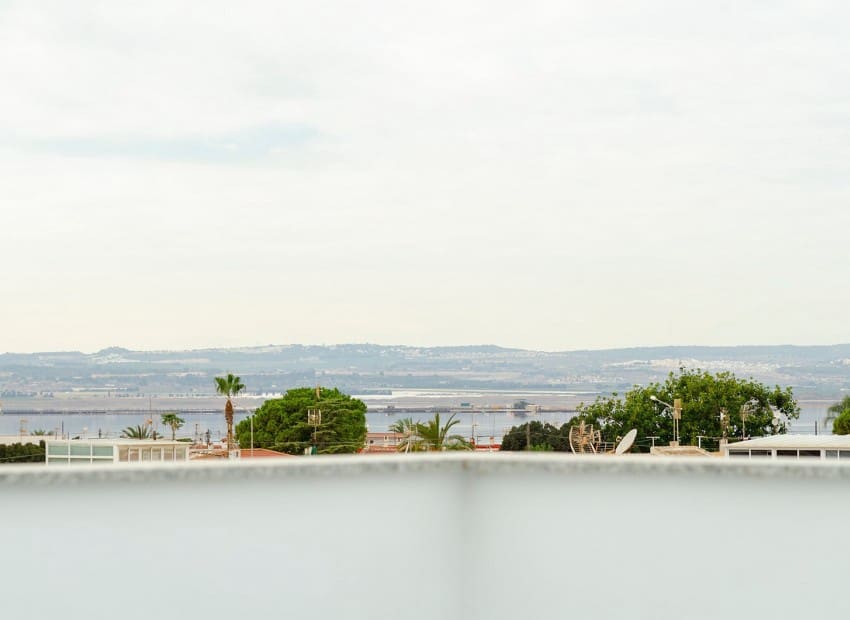 3 slaapkamer Villa te koop in Torrevieja met zwembad - € 409.000 (Ref: 8825666)