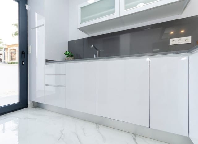 3 Zimmer Villa zu verkaufen in El Chaparral - La Siesta - La Torreta, Torrevieja mit Pool - 409.000 € (Ref: 8825666)