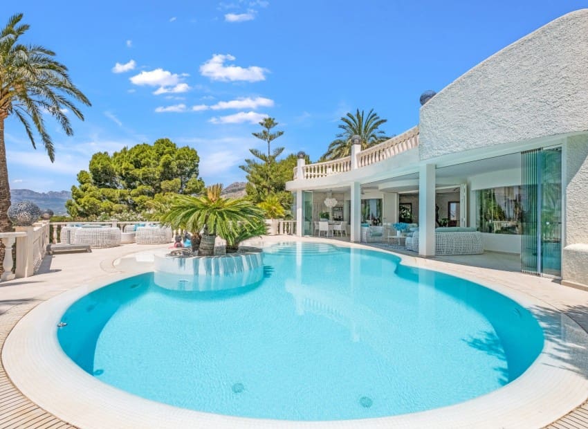 5 bedroom Villa for sale in Altea with pool garage - € 1,975,000 (Ref: 8825676)