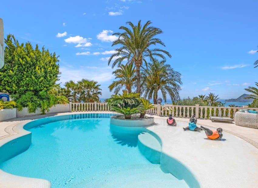 5 bedroom Villa for sale in Altea with pool garage - € 1,975,000 (Ref: 8825676)