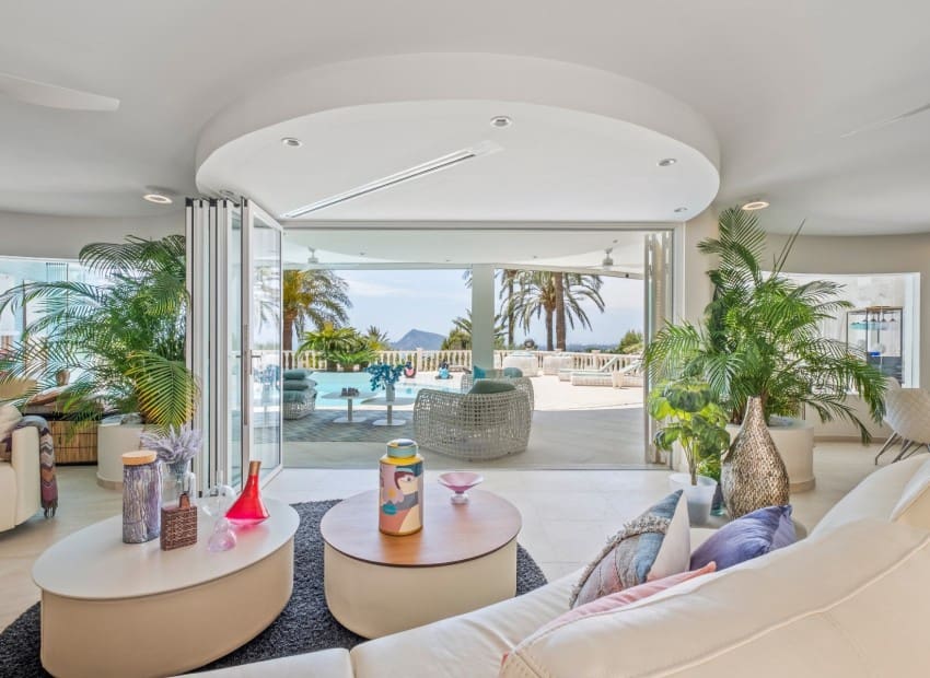 5 bedroom Villa for sale in Altea with pool garage - € 1,975,000 (Ref: 8825676)