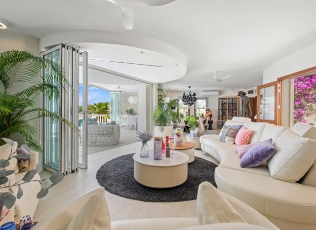 5 bedroom Villa for sale in Altea with pool garage - € 1,975,000 (Ref: 8825676)