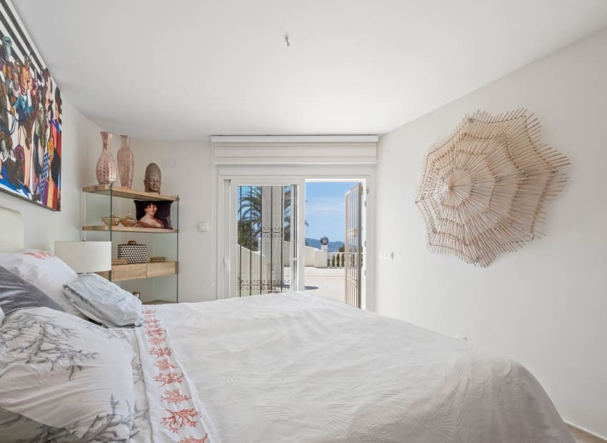 5 bedroom Villa for sale in Altea with pool garage - € 1,975,000 (Ref: 8825676)