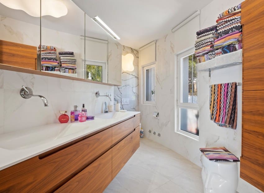 5 bedroom Villa for sale in Altea with pool garage - € 1,975,000 (Ref: 8825676)