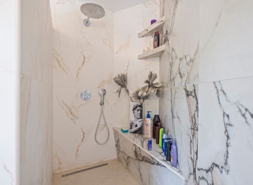 5 bedroom Villa for sale in Altea with pool garage - € 1,975,000 (Ref: 8825676)