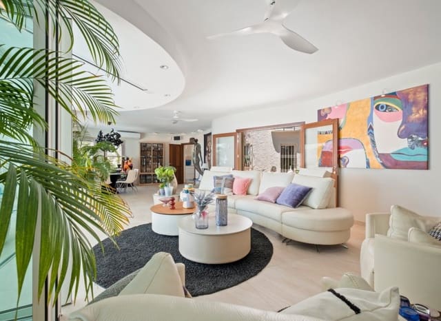 5 bedroom Villa for sale in Altea with pool garage - € 1,975,000 (Ref: 8825676)