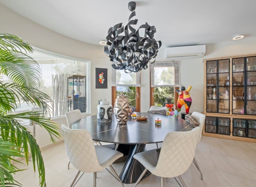 5 bedroom Villa for sale in Altea with pool garage - € 1,975,000 (Ref: 8825676)