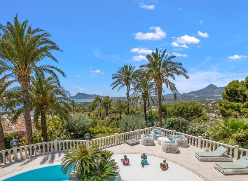 5 bedroom Villa for sale in Altea with pool garage - € 1,975,000 (Ref: 8825676)