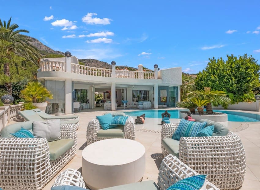 5 bedroom Villa for sale in Altea with pool garage - € 1,975,000 (Ref: 8825676)