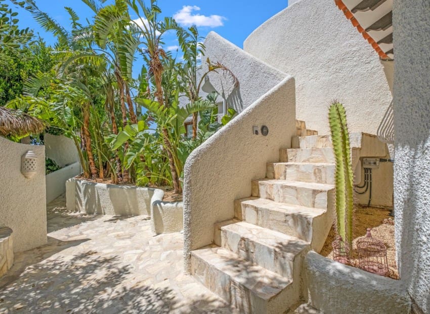 5 bedroom Villa for sale in Altea with pool garage - € 1,975,000 (Ref: 8825676)