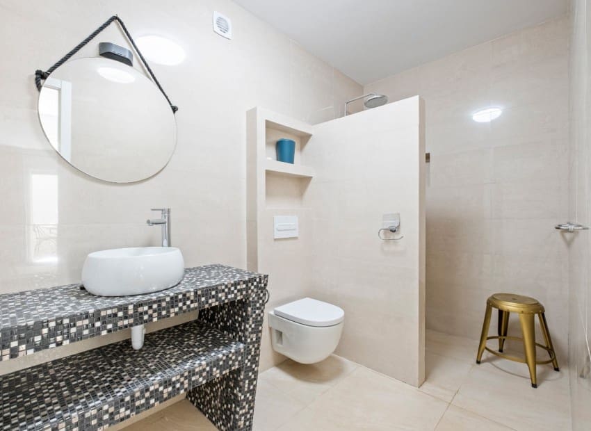 5 bedroom Villa for sale in Altea with pool garage - € 1,975,000 (Ref: 8825676)