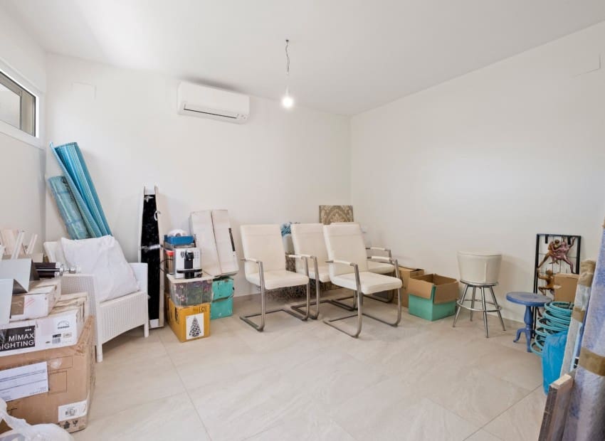 5 bedroom Villa for sale in Altea with pool garage - € 1,975,000 (Ref: 8825676)