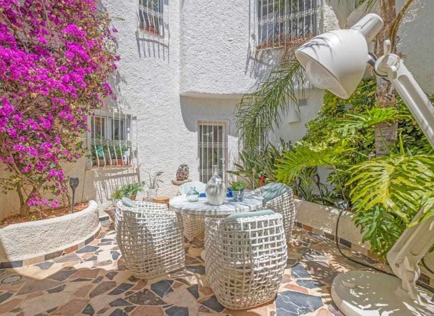5 bedroom Villa for sale in Altea with pool garage - € 1,975,000 (Ref: 8825676)