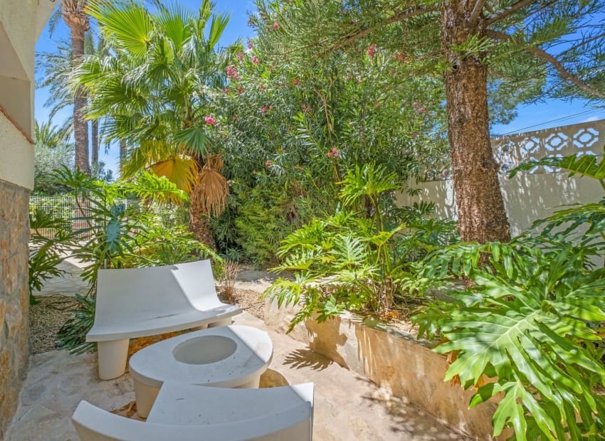 5 bedroom Villa for sale in Altea with pool garage - € 1,975,000 (Ref: 8825676)