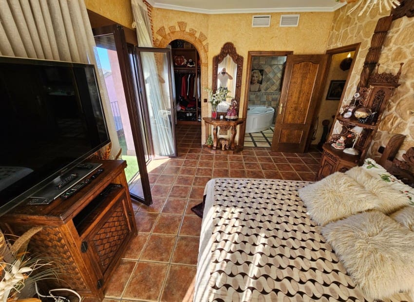 7 chambre Villa/Maison à vendre à Daya Nueva avec piscine garage - 425 000 € (Ref: 8825683)