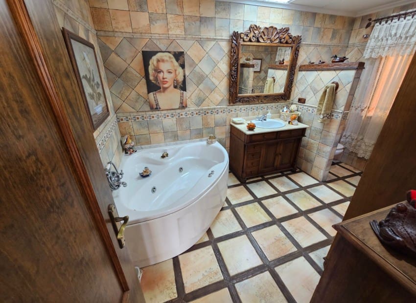 7 chambre Villa/Maison à vendre à Daya Nueva avec piscine garage - 425 000 € (Ref: 8825683)