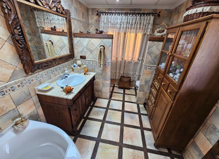 7 chambre Villa/Maison à vendre à Daya Nueva avec piscine garage - 425 000 € (Ref: 8825683)