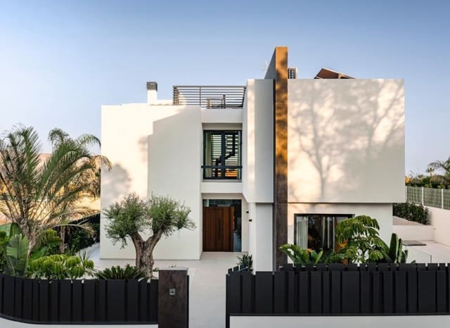 Chalet de 4 habitaciones en Barranco Hondo, La Nucia en venta con piscina - 1.150.000 € (Ref: 8825685)