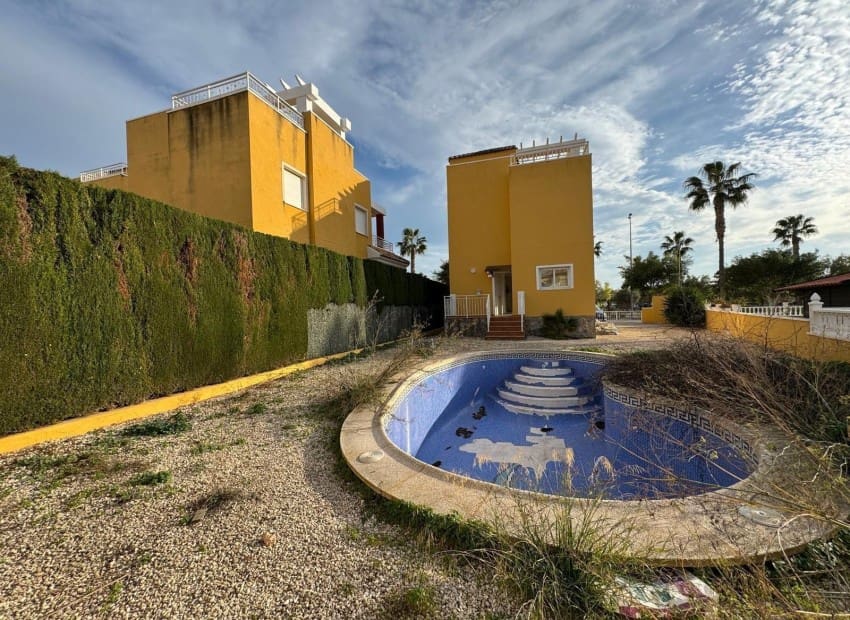 3 makuuhuone Huvila myytävänä paikassa Guardamar del Segura mukana uima-altaan - 390 000 € (Ref: 8825687)