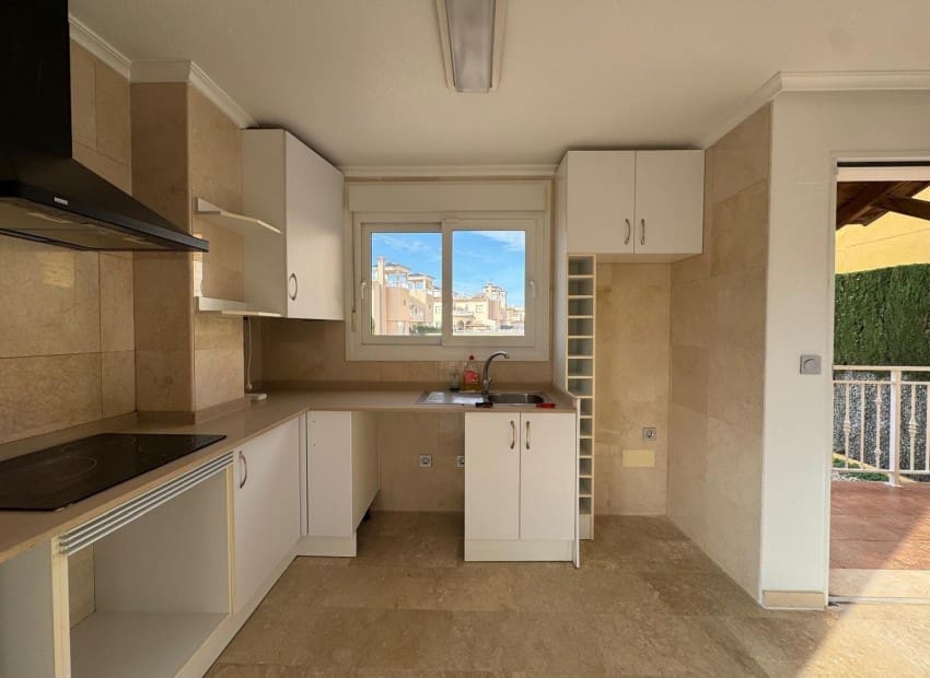 3 makuuhuone Huvila myytävänä paikassa Guardamar del Segura mukana uima-altaan - 390 000 € (Ref: 8825687)