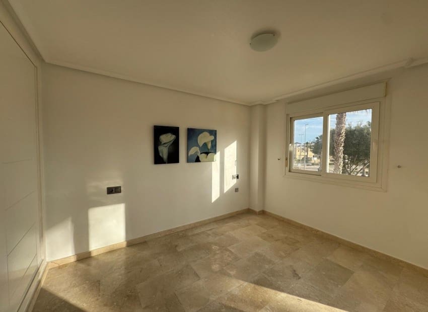 3 makuuhuone Huvila myytävänä paikassa Guardamar del Segura mukana uima-altaan - 390 000 € (Ref: 8825687)