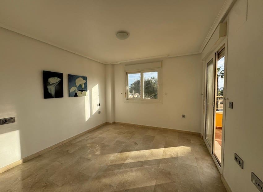 3 makuuhuone Huvila myytävänä paikassa Guardamar del Segura mukana uima-altaan - 390 000 € (Ref: 8825687)