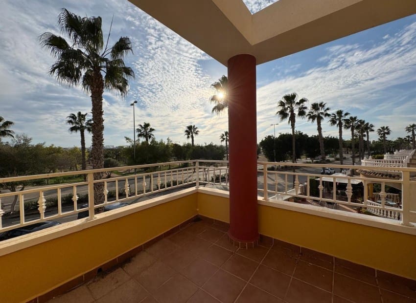 3 makuuhuone Huvila myytävänä paikassa Guardamar del Segura mukana uima-altaan - 390 000 € (Ref: 8825687)