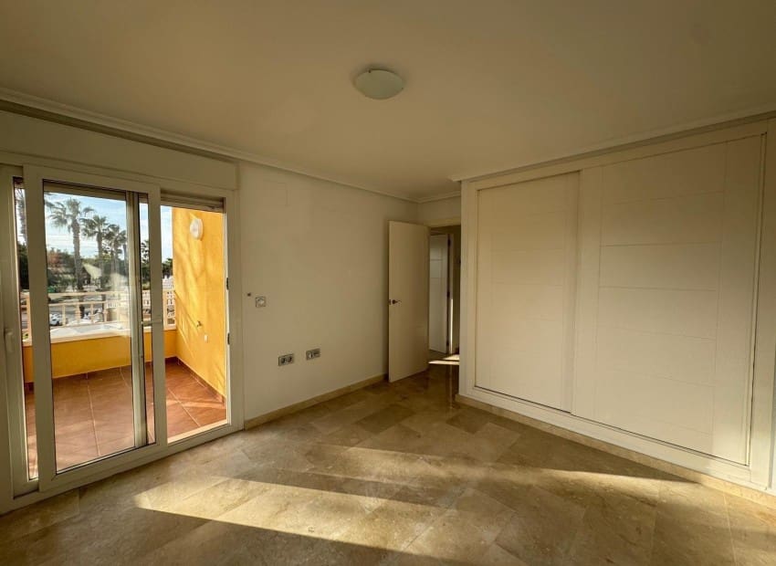 3 makuuhuone Huvila myytävänä paikassa Guardamar del Segura mukana uima-altaan - 390 000 € (Ref: 8825687)