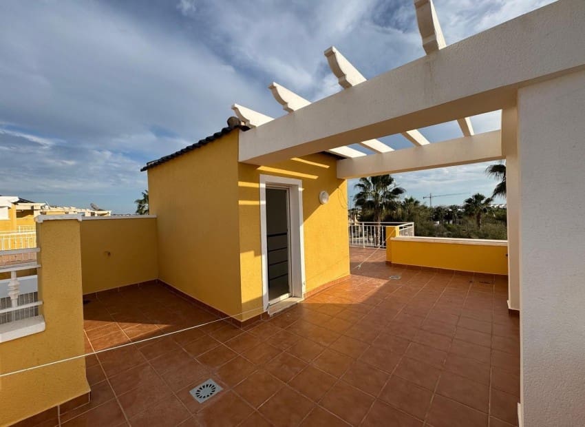 3 makuuhuone Huvila myytävänä paikassa Guardamar del Segura mukana uima-altaan - 390 000 € (Ref: 8825687)