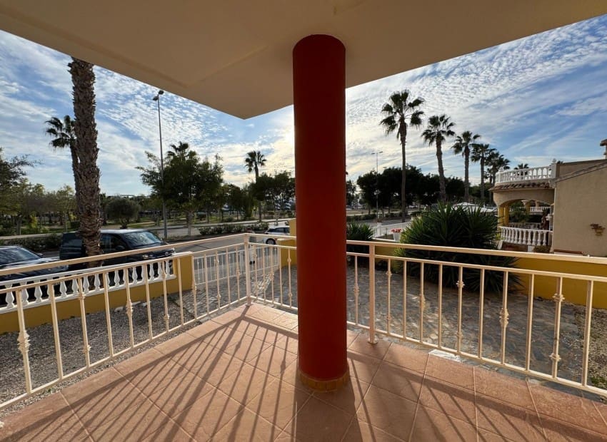 3 makuuhuone Huvila myytävänä paikassa Guardamar del Segura mukana uima-altaan - 390 000 € (Ref: 8825687)