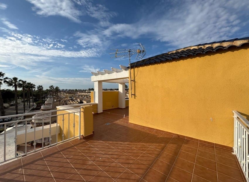 3 makuuhuone Huvila myytävänä paikassa Guardamar del Segura mukana uima-altaan - 390 000 € (Ref: 8825687)