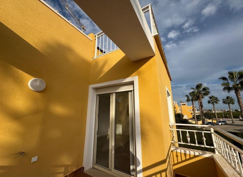 3 makuuhuone Huvila myytävänä paikassa Guardamar del Segura mukana uima-altaan - 390 000 € (Ref: 8825687)