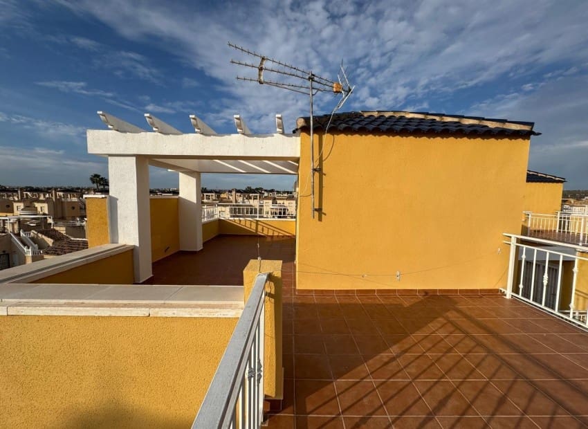 3 makuuhuone Huvila myytävänä paikassa Guardamar del Segura mukana uima-altaan - 390 000 € (Ref: 8825687)