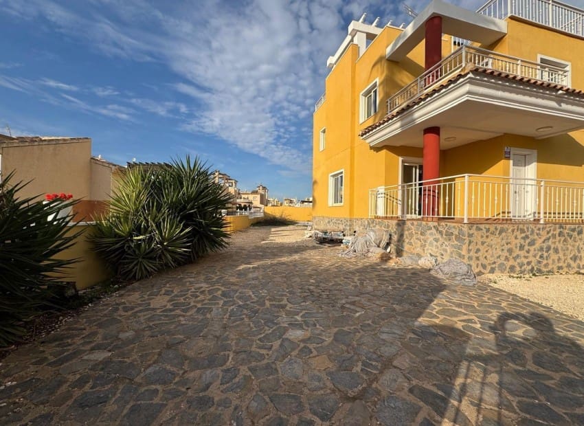 3 makuuhuone Huvila myytävänä paikassa Guardamar del Segura mukana uima-altaan - 390 000 € (Ref: 8825687)