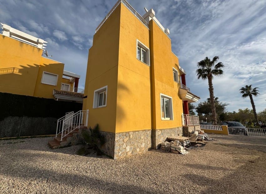 3 makuuhuone Huvila myytävänä paikassa Guardamar del Segura mukana uima-altaan - 390 000 € (Ref: 8825687)