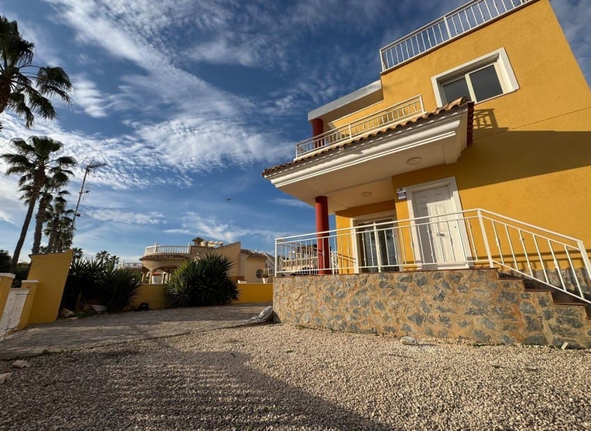 3 makuuhuone Huvila myytävänä paikassa Guardamar del Segura mukana uima-altaan - 390 000 € (Ref: 8825687)