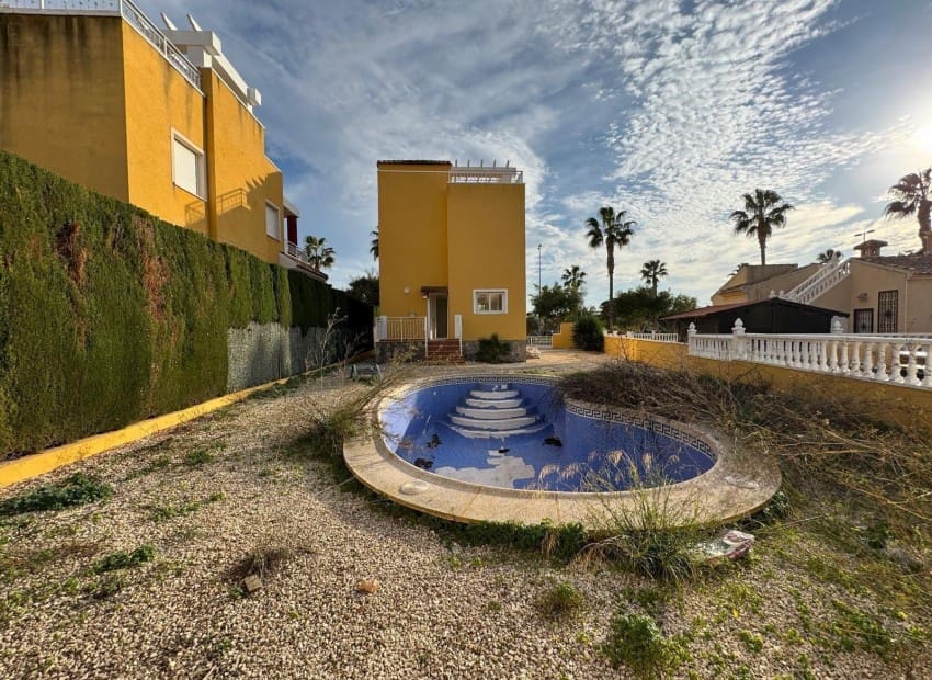 3 makuuhuone Huvila myytävänä paikassa Guardamar del Segura mukana uima-altaan - 390 000 € (Ref: 8825687)