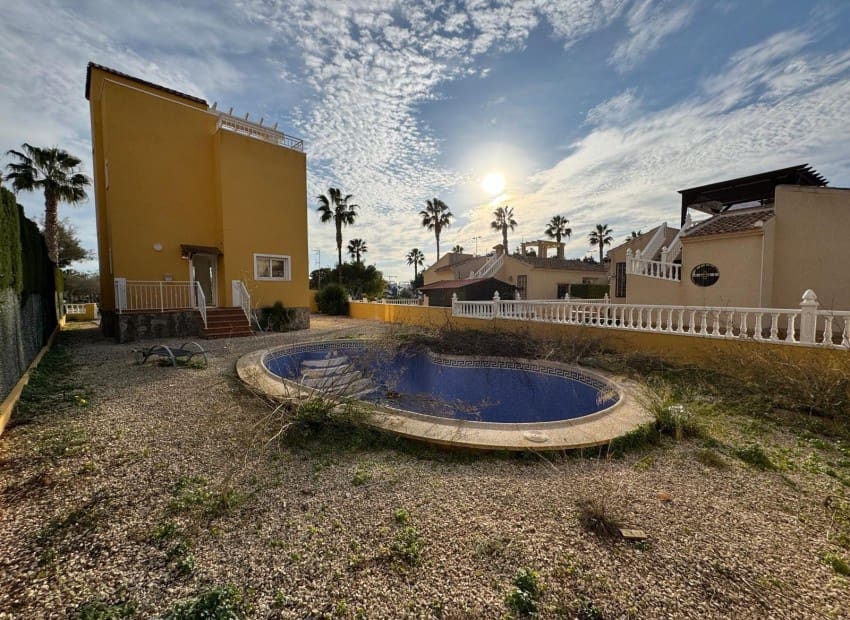3 makuuhuone Huvila myytävänä paikassa Guardamar del Segura mukana uima-altaan - 390 000 € (Ref: 8825687)