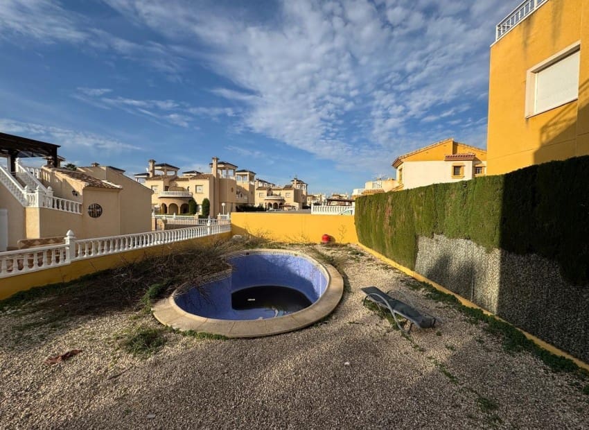 3 makuuhuone Huvila myytävänä paikassa Guardamar del Segura mukana uima-altaan - 390 000 € (Ref: 8825687)