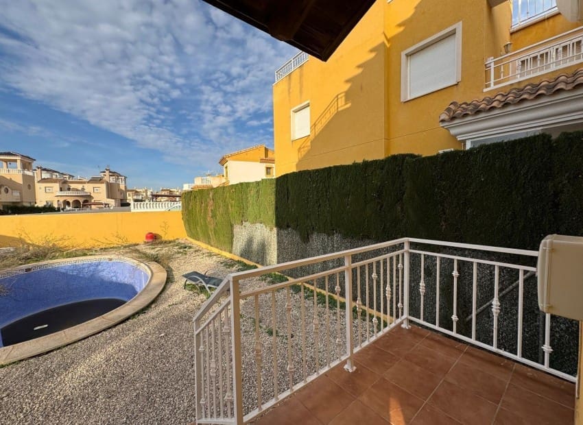 3 makuuhuone Huvila myytävänä paikassa Guardamar del Segura mukana uima-altaan - 390 000 € (Ref: 8825687)