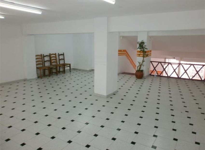 Kommersiell til salgs i Calpe / Calp med svømmebasseng - € 96 000 (Ref: 8825707)