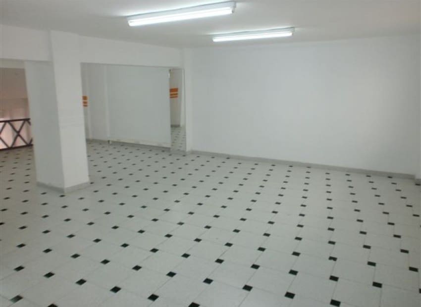 Kommersiell til salgs i Calpe / Calp med svømmebasseng - € 96 000 (Ref: 8825707)