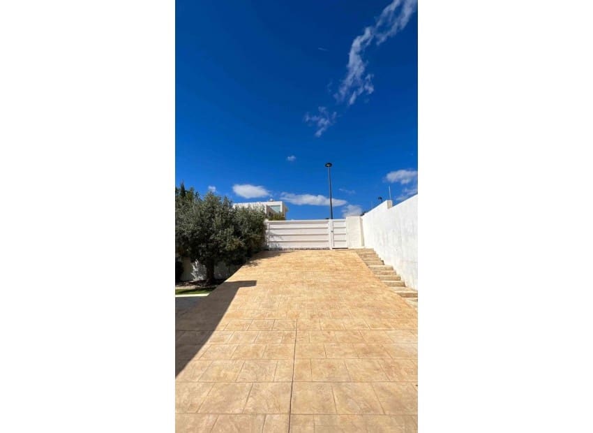 5 bedroom Villa for sale in Altea la Vella with pool garage - € 1,100,000 (Ref: 8825720)