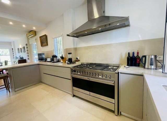 4 soveværelse Villa til salg i Altea la Vella, Altea med swimmingpool garage - € 1.295.000 (Ref: 8825721)