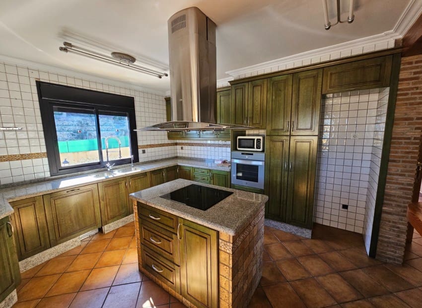 6 soveværelse Villa til salg i Callosa d'En Sarria med swimmingpool garage - € 950.000 (Ref: 8825738)