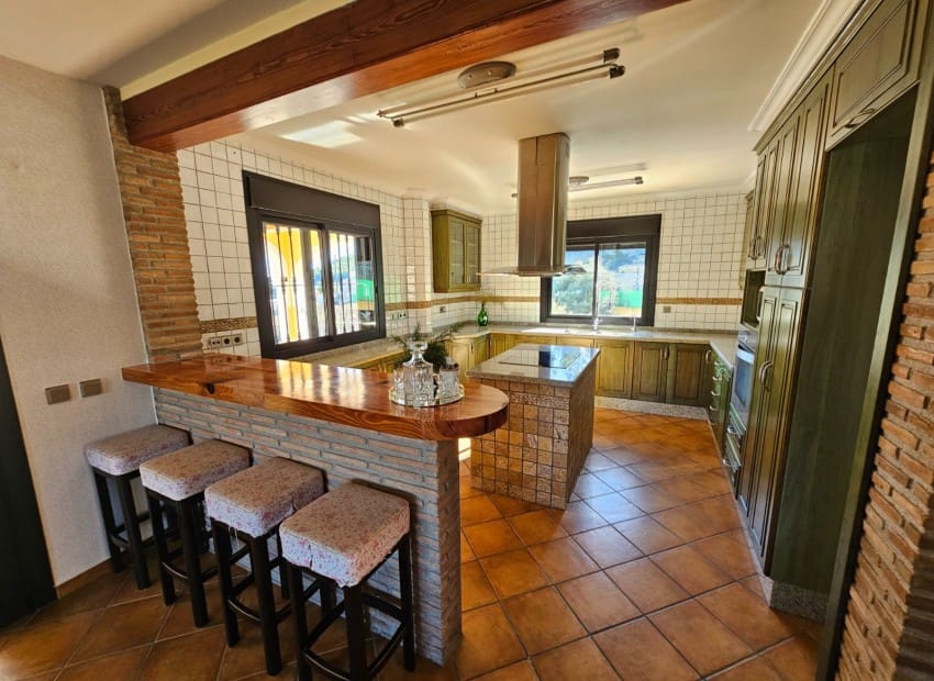 6 soveværelse Villa til salg i Callosa d'En Sarria med swimmingpool garage - € 950.000 (Ref: 8825738)