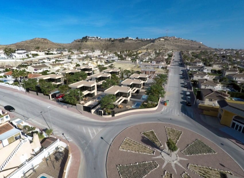 3 bedroom Villa for sale in Rojales with pool - € 560,000 (Ref: 8825744)