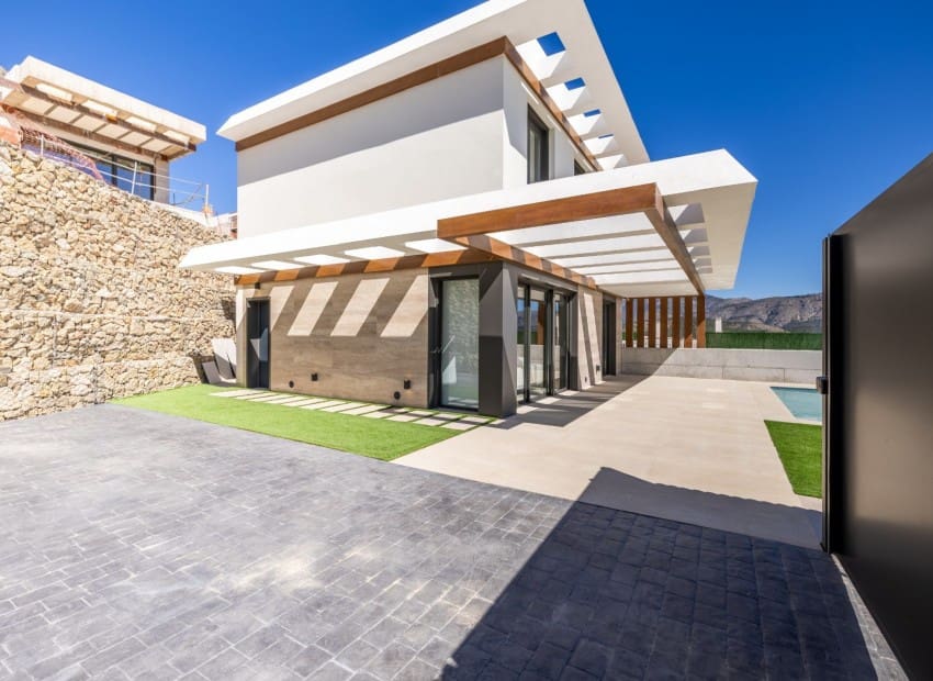 2 bedroom Villa for sale in Polop with pool - € 527,600 (Ref: 8825746)